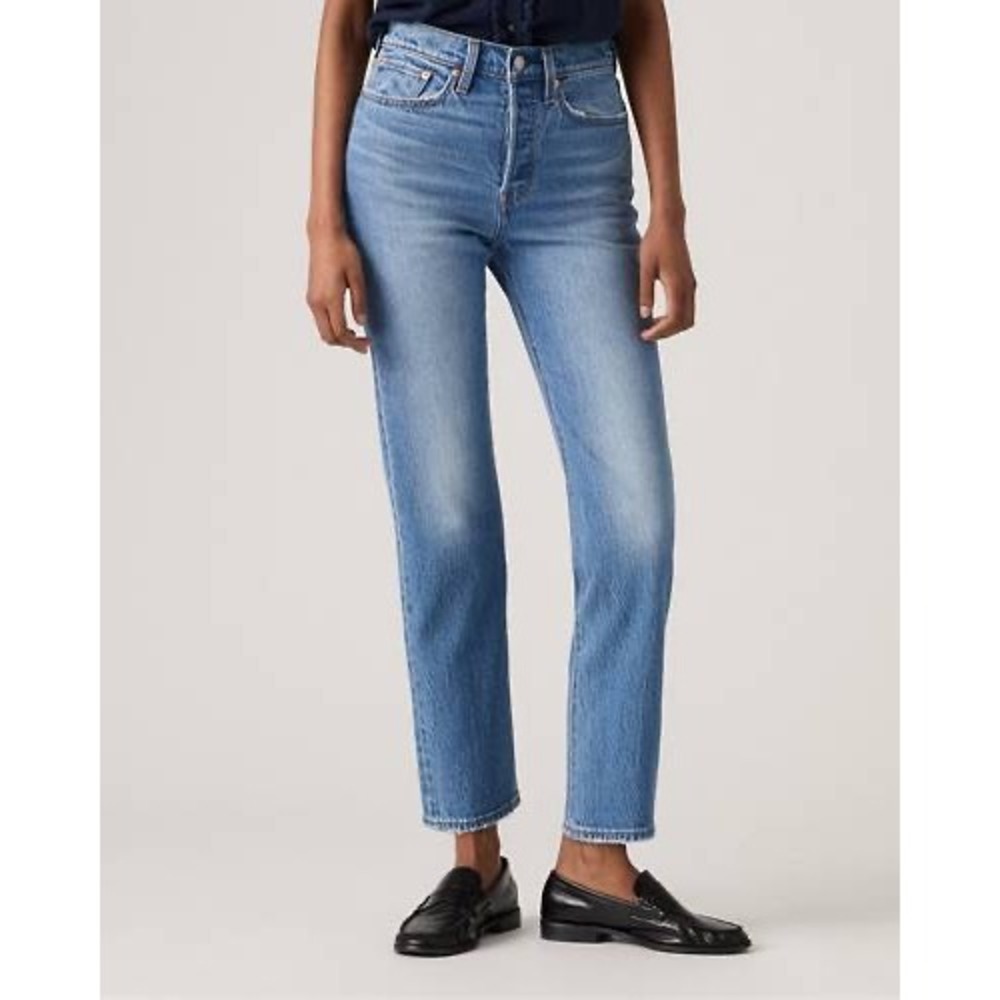 Levi's Wedgie Straight High Rise Jeans Size 29 Light Wash Cropped